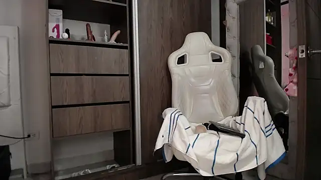 infinitysex1 online show from February 2025 01:00:02 AM