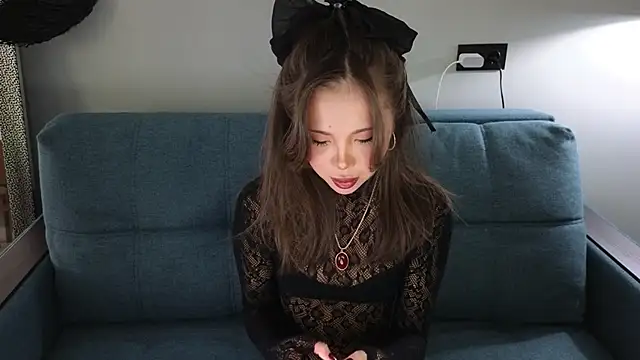 JuliaBeng online show from November 2025 12:43:02 PM