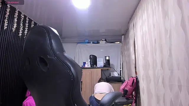 Snapshot of lalanaughty chatting on September 2025 10:43:02 AM lalanaughty online show from September 2025 10:43:02 AM