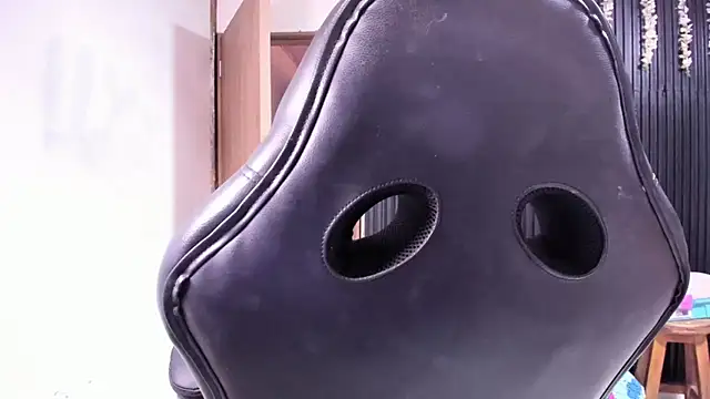 lalanaughty online show from May 2026 11:41:01 AM