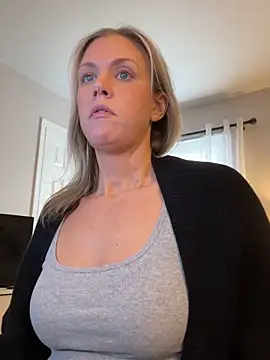 Snapshot of Kay_Cakes chatting on November 2025 05:52:02 PM Kay Cakes online show from November 2025 05:52:02 PM