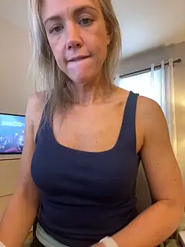 Snapshot of Kay_Cakes chatting on December 2024 08:06:02 PM Kay Cakes online show from December 2024 08:06:02 PM