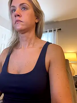 Snapshot of Kay_Cakes chatting on December 2024 04:59:02 PM Kay Cakes online show from December 2024 04:59:02 PM