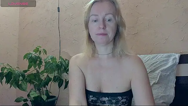I AM MILF online show from December 2025 08:14:01 AM