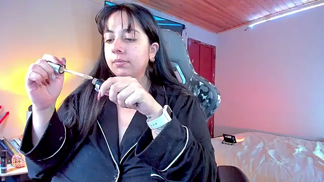Snapshot of coraline_latin chatting on January 2025 09:15:02 PM coraline latin online show from January 2025 09:15:02 PM