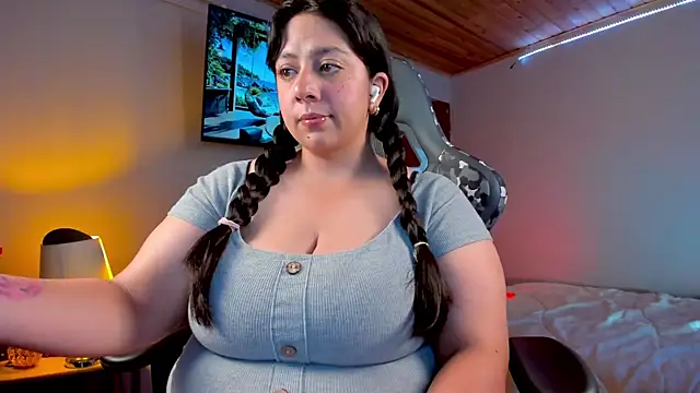 Snapshot of coraline_latin chatting on January 2025 01:39:02 AM coraline latin online show from January 2025 01:39:02 AM