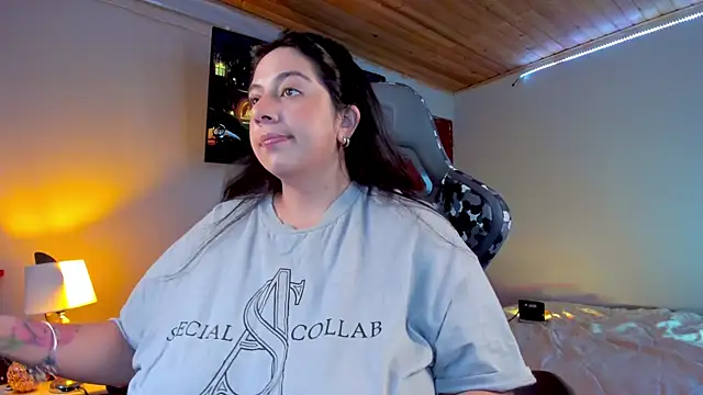 Snapshot of coraline_latin chatting on February 2025 10:24:01 PM coraline latin online show from February 2025 10:24:01 PM