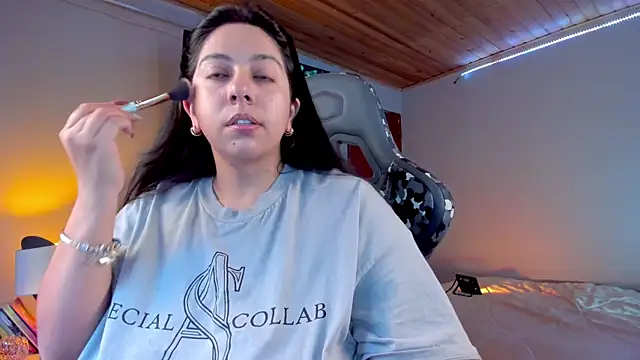 Snapshot of coraline_latin chatting on February 2025 09:50:01 PM coraline latin online show from February 2025 09:50:01 PM