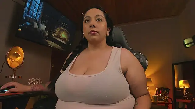 Snapshot of coraline_latin chatting on February 2025 01:32:01 AM coraline latin online show from February 2025 01:32:01 AM