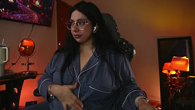 Snapshot of coraline_latin chatting on October 2025 04:19:02 PM coraline latin online show from October 2025 04:19:02 PM