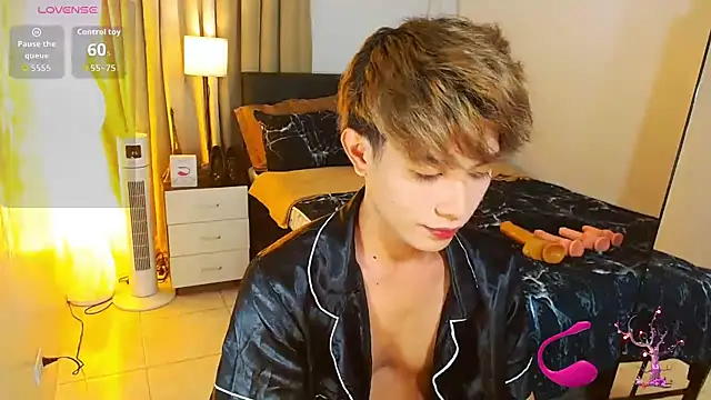 Snapshot of WildestTwink chatting on July 2026 07:02:01 PM WildestTwink online show from July 2026 07:02:01 PM