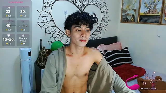 WildestTwink online show from November 2025 04:57:01 PM