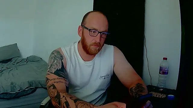 Snapshot of Tilerdadbod chatting on June 2026 05:18:02 PM Tilerdadbod online show from June 2026 05:18:02 PM