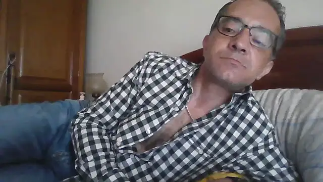 CarlosRocha73 online show from April 2026 12:42:01 PM