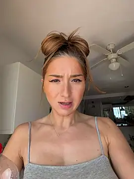 StracciaStella- online show from April 2026 03:24:02 PM