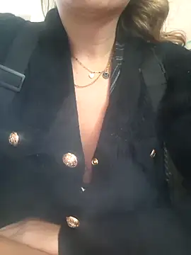 fammefatale1987 online show from November 2025 02:39:01 PM