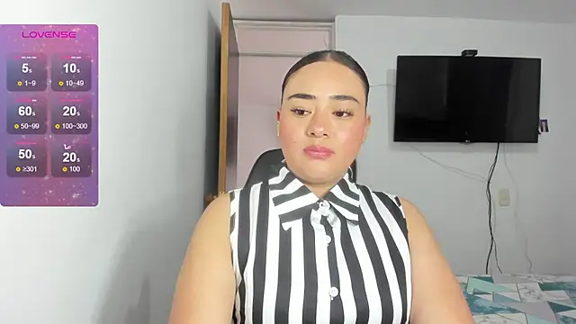 Snapshot of ReyleDoll chatting on July 2026 07:10:01 PM ReyleDoll online show from July 2026 07:10:01 PM