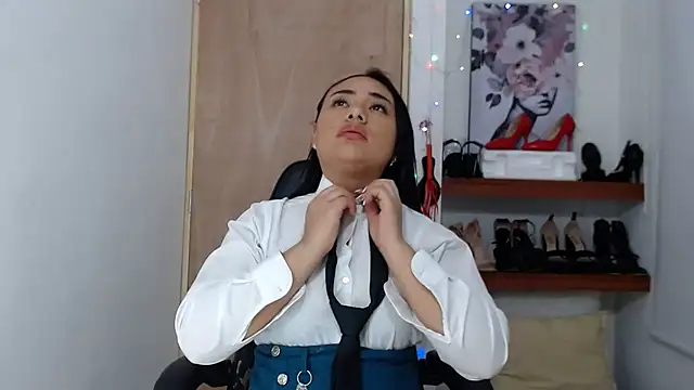 Snapshot of ReyleDoll chatting on January 2025 10:19:01 PM ReyleDoll online show from January 2025 10:19:01 PM