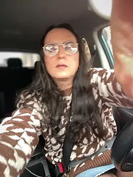 Snapshot of Chic_desire chatting on March 2026 04:46:01 PM Chic desire online show from March 2026 04:46:01 PM