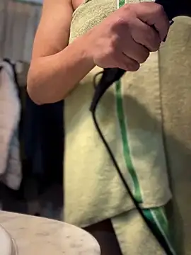 Snapshot of Chic_desire chatting on February 2026 06:05:02 PM Chic desire online show from February 2026 06:05:02 PM