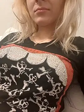 YogisticJuli666 online show from October 2025 04:58:02 AM