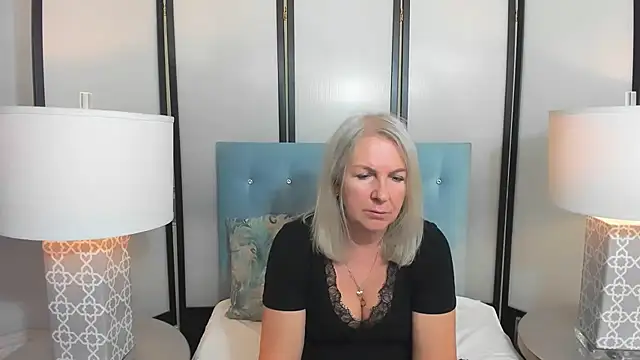 Snapshot of EricaTop chatting on October 2025 04:19:02 PM EricaTop online show from October 2025 04:19:02 PM