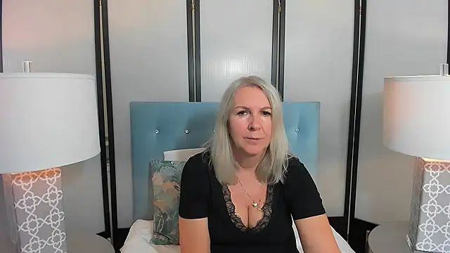 Snapshot of EricaTop chatting on October 2025 05:58:02 PM EricaTop online show from October 2025 05:58:02 PM