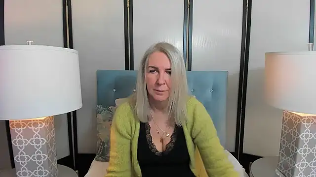 Snapshot of EricaTop chatting on January 2026 06:09:01 AM EricaTop online show from January 2026 06:09:01 AM