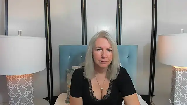Snapshot of EricaTop chatting on October 2025 04:59:01 AM EricaTop online show from October 2025 04:59:01 AM