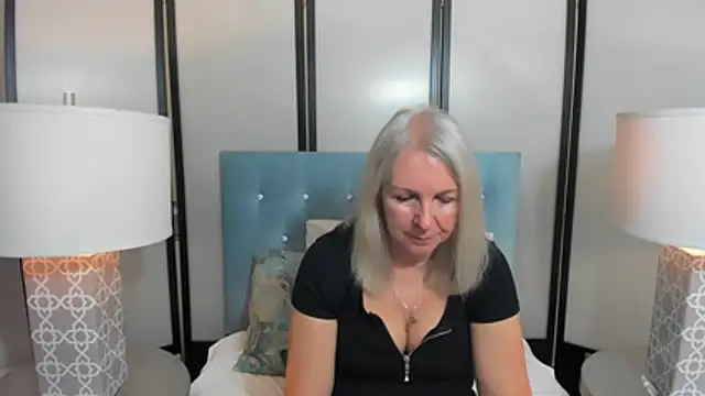 Snapshot of EricaTop chatting on November 2025 09:30:02 PM EricaTop online show from November 2025 09:30:02 PM