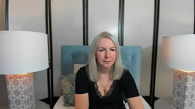 Snapshot of EricaTop chatting on December 2025 06:04:01 AM EricaTop online show from December 2025 06:04:01 AM