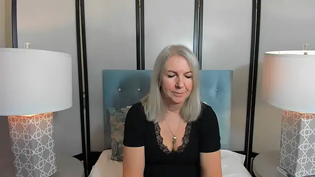 Snapshot of EricaTop chatting on December 2025 05:25:01 PM EricaTop online show from December 2025 05:25:01 PM