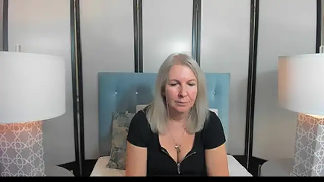 Snapshot of EricaTop chatting on November 2025 05:28:01 PM EricaTop online show from November 2025 05:28:01 PM