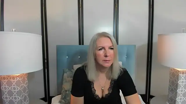 Snapshot of EricaTop chatting on November 2025 06:02:01 AM EricaTop online show from November 2025 06:02:01 AM