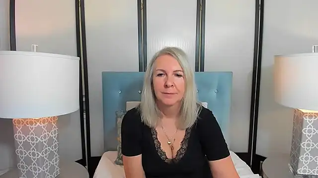 Snapshot of EricaTop chatting on November 2025 06:08:02 AM EricaTop online show from November 2025 06:08:02 AM