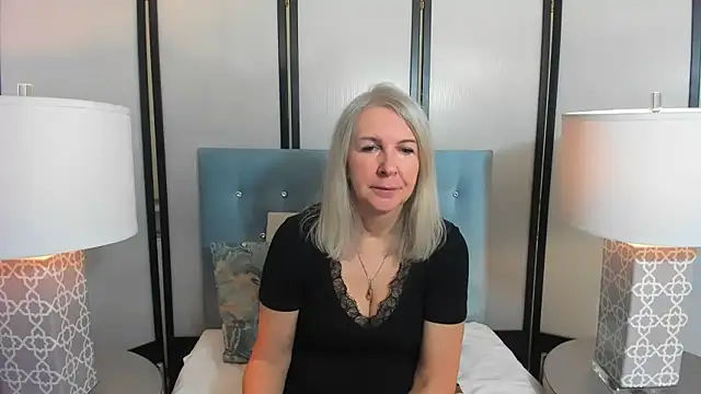 Snapshot of EricaTop chatting on December 2025 06:08:02 AM EricaTop online show from December 2025 06:08:02 AM