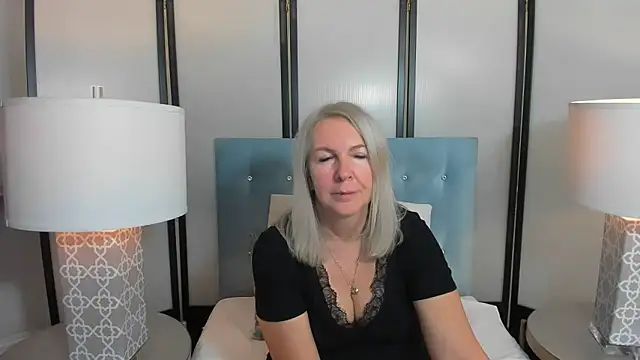 Snapshot of EricaTop chatting on November 2025 09:30:01 PM EricaTop online show from November 2025 09:30:01 PM