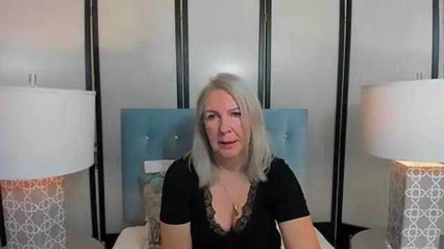 Snapshot of EricaTop chatting on October 2025 05:09:02 AM EricaTop online show from October 2025 05:09:02 AM