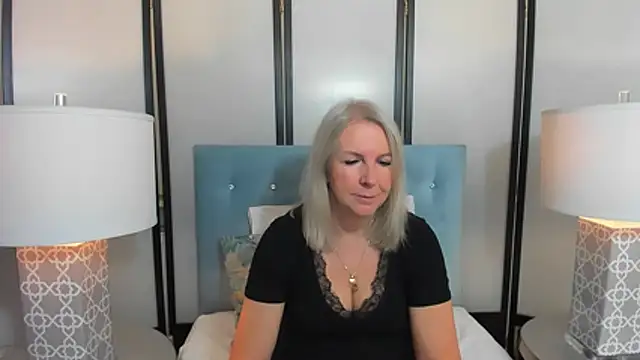 Snapshot of EricaTop chatting on October 2025 05:06:01 AM EricaTop online show from October 2025 05:06:01 AM