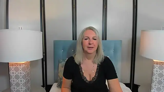 Snapshot of EricaTop chatting on October 2025 05:34:02 PM EricaTop online show from October 2025 05:34:02 PM