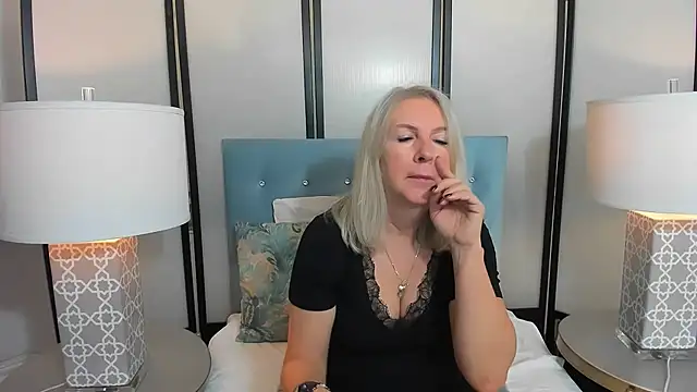 Snapshot of EricaTop chatting on October 2025 05:52:02 AM EricaTop online show from October 2025 05:52:02 AM