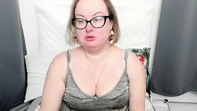 Snapshot of dirtyBonnie chatting on March 2026 05:47:01 AM dirtyBonnie online show from March 2026 05:47:01 AM