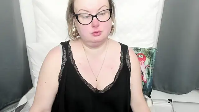 Snapshot of dirtyBonnie chatting on February 2026 04:43:02 AM dirtyBonnie online show from February 2026 04:43:02 AM