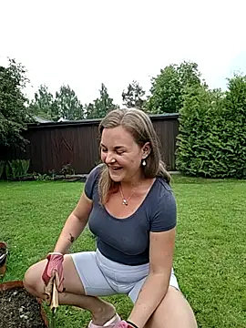 Snapshot of SwedishJennifer chatting on June 2026 04:33:01 PM SwedishJennifer online show from June 2026 04:33:01 PM