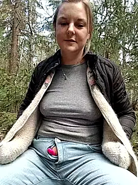 SwedishJennifer online show from April 2026 12:00:01 PM