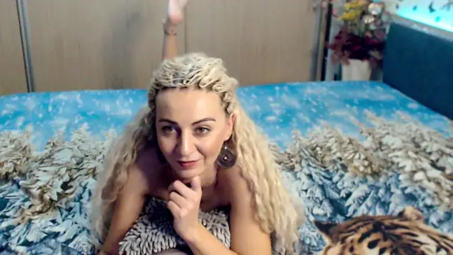 Snapshot of MirabelaSweet chatting on March 2025 09:44:02 AM MirabelaSweet online show from March 2025 09:44:02 AM