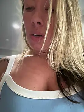 Snapshot of _NinaLuvSins_ chatting on June 2026 07:25:01 PM NinaLuvSins online show from June 2026 07:25:01 PM