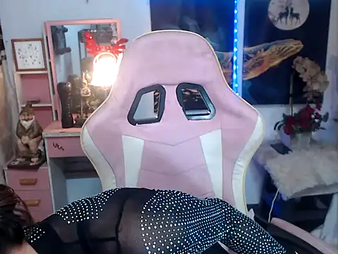 Snapshot of AsianMariaTs chatting on October 2025 01:56:01 PM AsianMariaTs online show from October 2025 01:56:01 PM