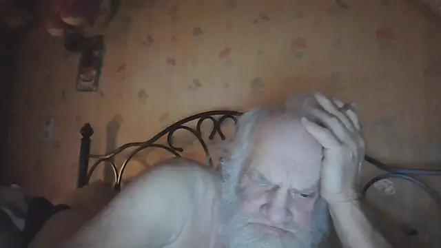 Snapshot of russtee chatting on June 2026 04:17:01 AM russtee online show from June 2026 04:17:01 AM
