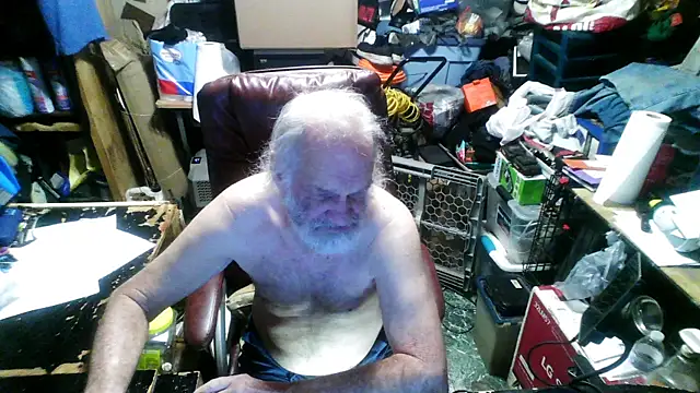 Snapshot of russtee chatting on April 2026 04:55:01 PM russtee online show from April 2026 04:55:01 PM
